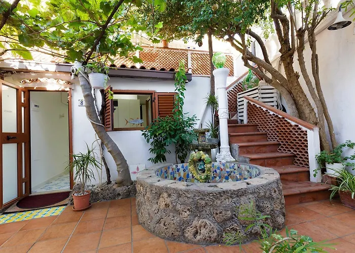 14leoni Bed and Breakfast Σαλέρνο